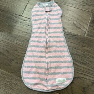 Woombie Swaddle‎ 0-3 Months NWOT